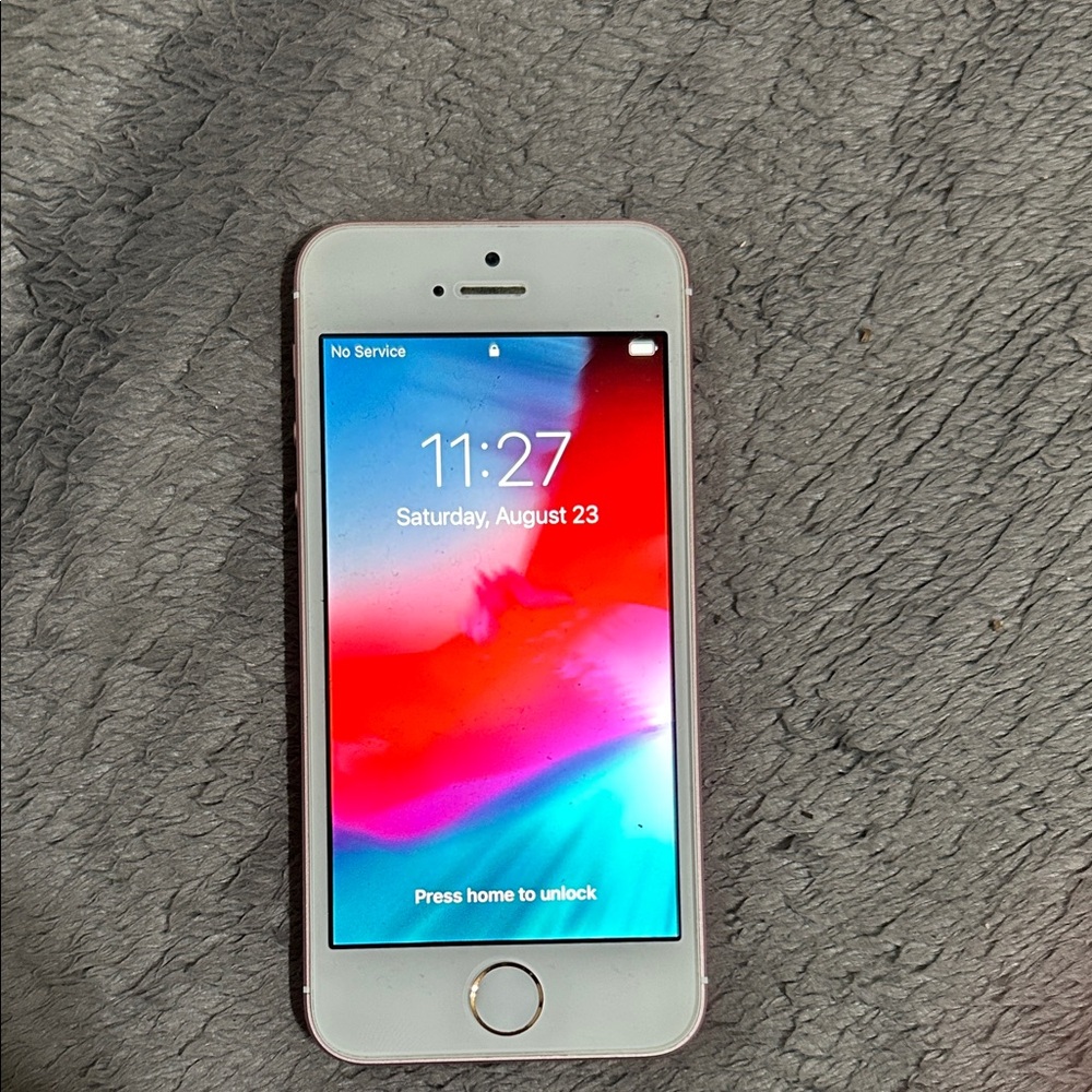 Apple iPhone SE - Pink and White
